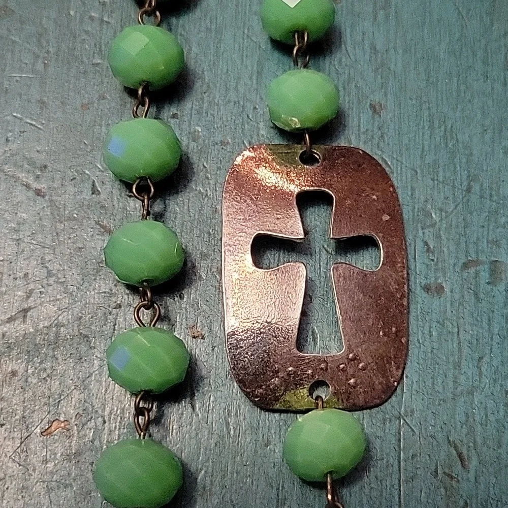 Sea green bead necklace with silver cross pendent 16" Rodeo style - Picture 4 of 4